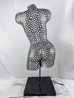 Demi-buste dos femme en rondelles Elsa – sculpture déco en métal, vue 1, fabrication artisanale design