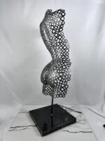 Demi-buste dos femme en rondelles Elsa – sculpture déco en métal, vue 2, fabrication artisanale design