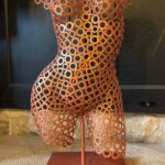 Demi-buste femme en rondelles Victoire – sculpture déco en métal, vue 2, fabrication artisanale design