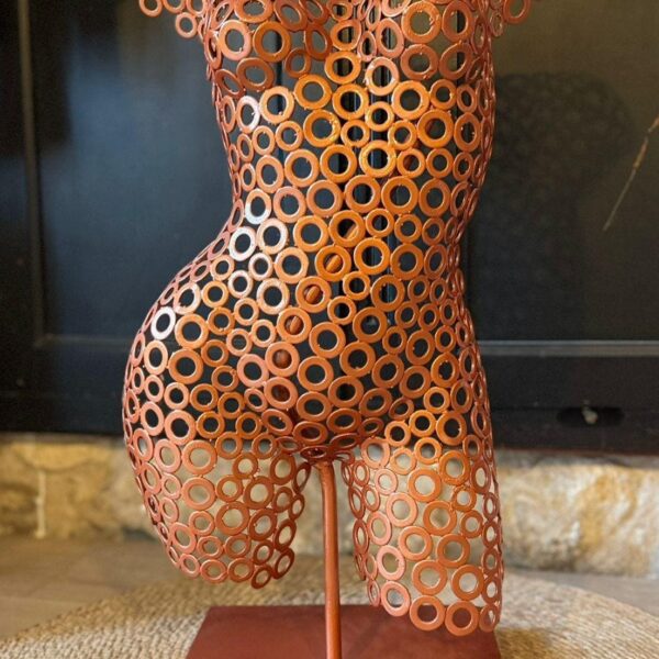Demi-buste femme en rondelles Victoire – sculpture déco en métal, vue 2, fabrication artisanale design