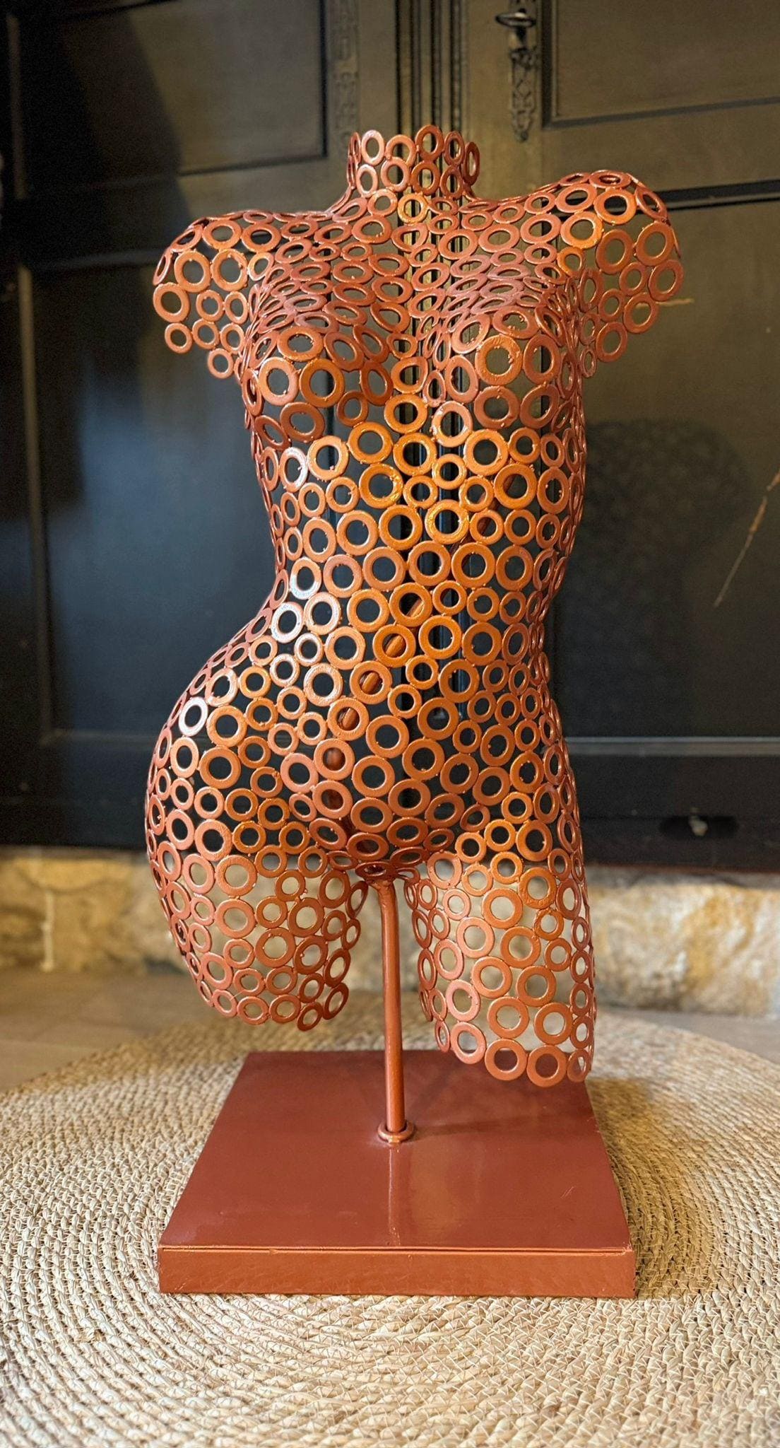 Demi-buste femme en rondelles Victoire – sculpture déco en métal, vue 2, fabrication artisanale design