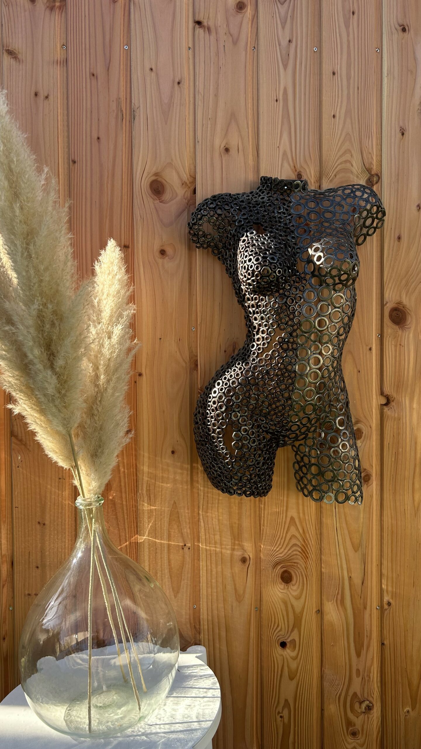 Demi-buste écrous-rondelles Capucine – sculpture déco en métal, vue 1, fabrication artisanale design