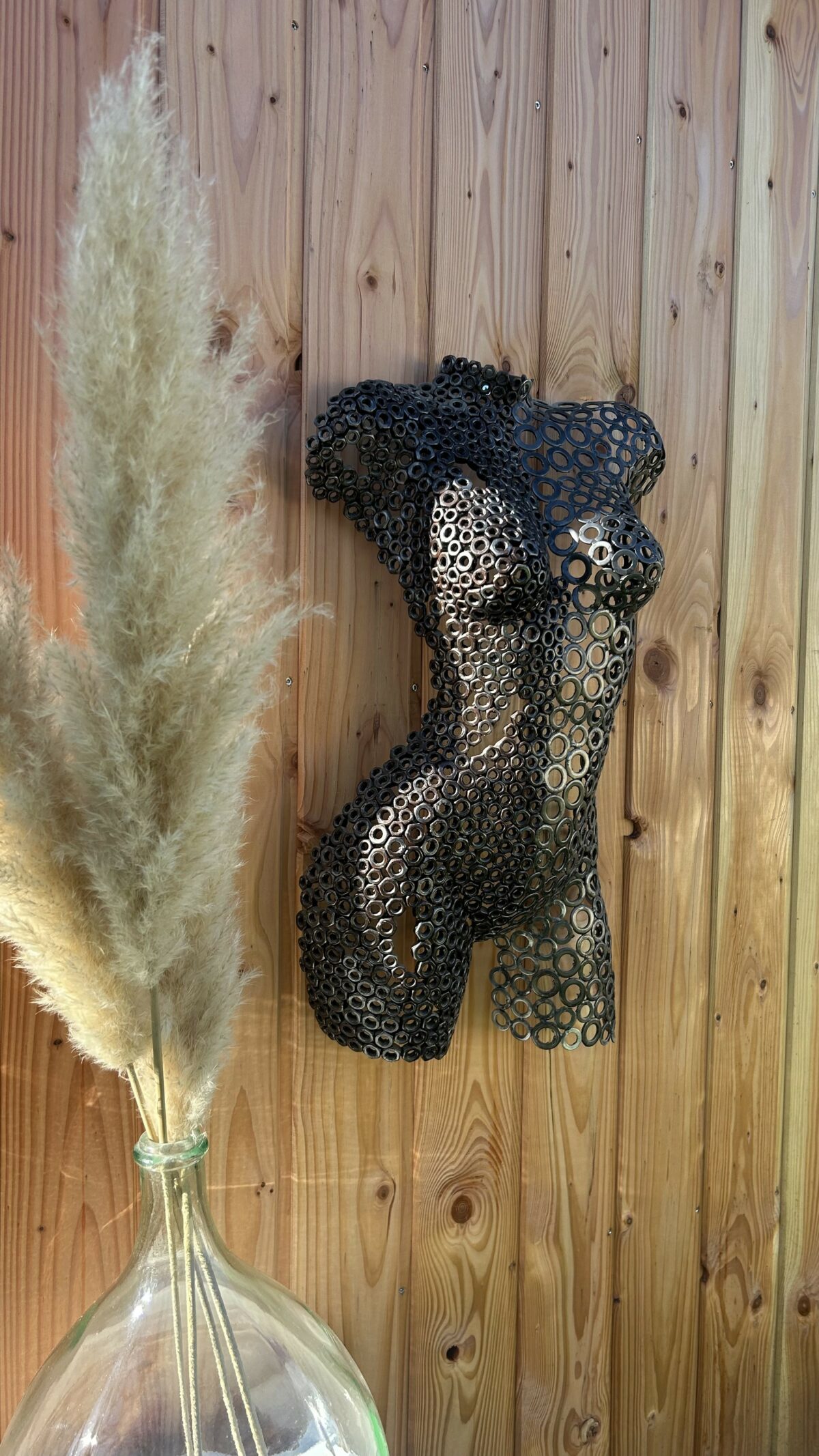 Demi-buste écrous-rondelles Capucine – sculpture déco en métal, vue 3, fabrication artisanale design