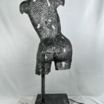 Demi-buste métal sur pied Olivia – sculpture déco en métal, vue 1, fabrication artisanale design