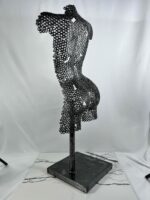 Demi-buste métal sur pied Olivia – sculpture déco en métal, vue 3, fabrication artisanale design