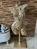 Buste de femme chaîne dorée sur pied Anaïs – sculpture décorative artisanale en métal pour intérieur design