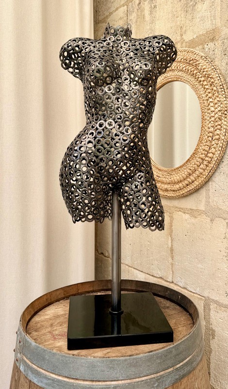 Buste femme en rondelles Alice – sculpture déco en métal, vue 1, fabrication artisanale design