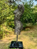 Buste femme en rondelles Alice – sculpture déco en métal, vue 4, fabrication artisanale design