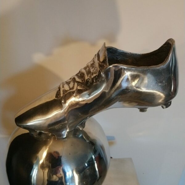 Sculpture Ballon avec chaussure