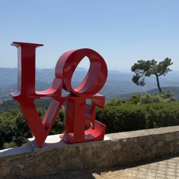 Sculpture LOVE en métal