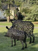 Sanglier en chaîne, métal forgé à la main, sculpture sauvage vue 3