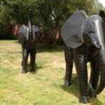 Groupe d'éléphants en métal, décoration tribale et artisanale