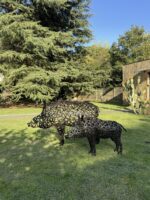 Sanglier en chaîne, métal forgé à la main, sculpture sauvage vue 1