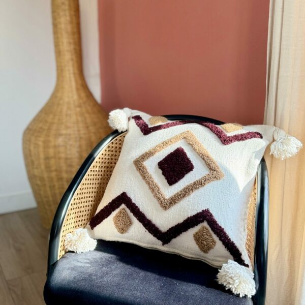 Housse de coussin brodée losange beige