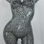 Demi-buste femme écrous sur socle Elise – sculpture déco en métal, vue 1, fabrication artisanale design