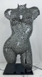 Demi-buste femme écrous sur socle Elise – sculpture déco en métal, vue 1, fabrication artisanale design
