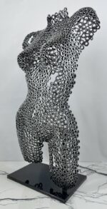 Demi-buste femme écrous sur socle Elise – sculpture déco en métal, vue 2, fabrication artisanale design