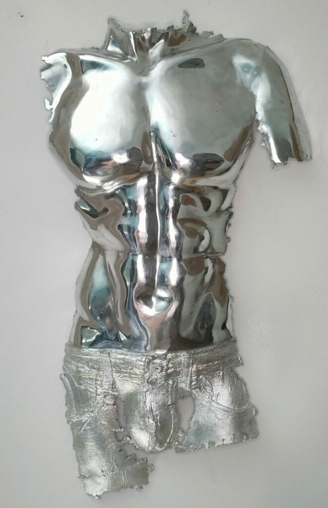 buste en métal d'un homme avec jeans pour déco murale vue 3
