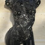 Demi-buste métal et chaîne Aurélie 2 – sculpture déco en métal, vue 1, fabrication artisanale design