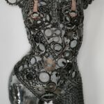 Demi-buste pièces mécaniques Emma – sculpture déco en métal, vue 1, fabrication artisanale design