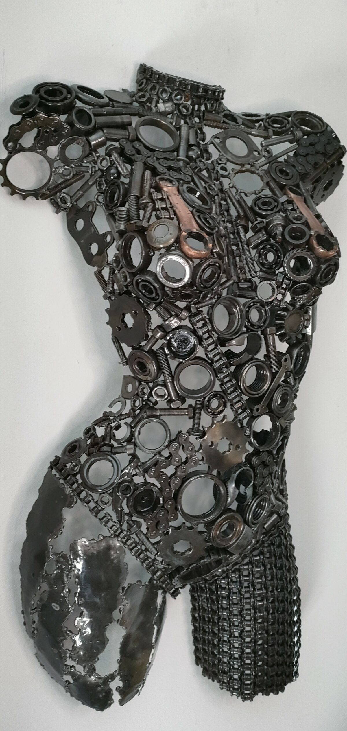 Demi-buste pièces mécaniques Emma – sculpture déco en métal, vue 2, fabrication artisanale design