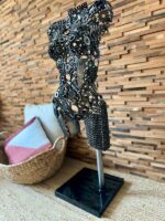 Demi-buste pièces mécaniques sur pied Giulia – sculpture déco en métal, vue 3, fabrication artisanale design