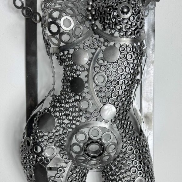 Demi-buste sur cadre Marion – sculpture déco en métal, vue 1, fabrication artisanale design