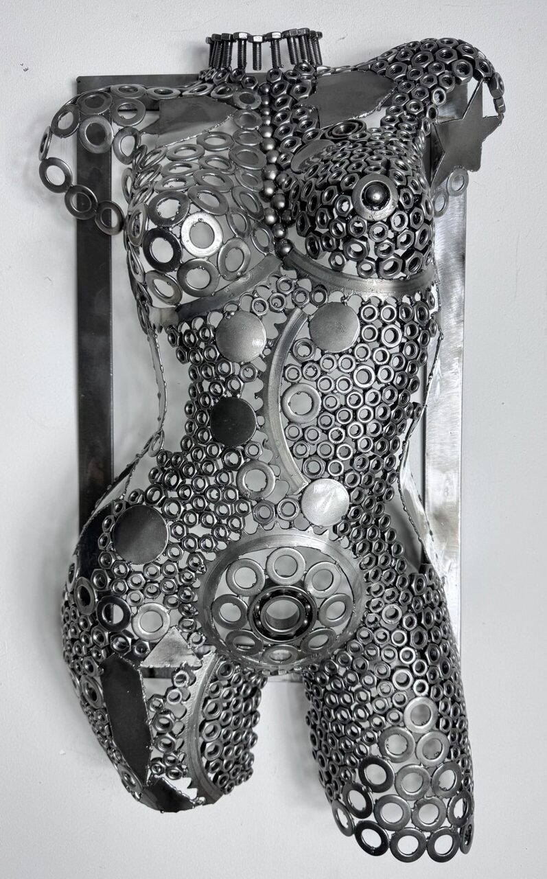 Demi-buste sur cadre Marion – sculpture déco en métal, vue 1, fabrication artisanale design