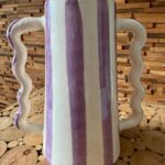 Vase à rayures avec poignées