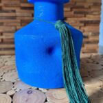 Vase bleu et effets dorés