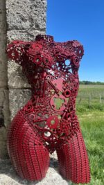 Buste en métal pour décoration intérieure artisanale rouge basque