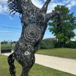 Cheval cabré métal en pièces mécaniques avec rosace