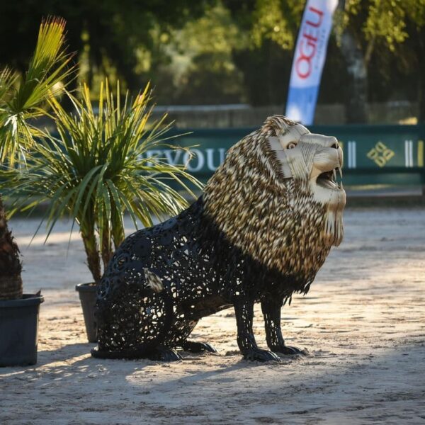 Lion en métal assis, sculpture en pièces mécaniques, décoration puissante vue 2