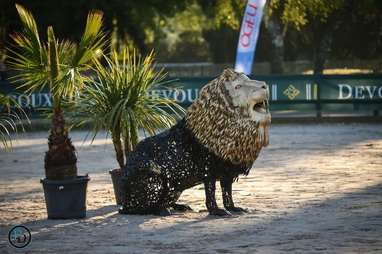 Lion en métal assis, sculpture en pièces mécaniques, décoration puissante vue 2