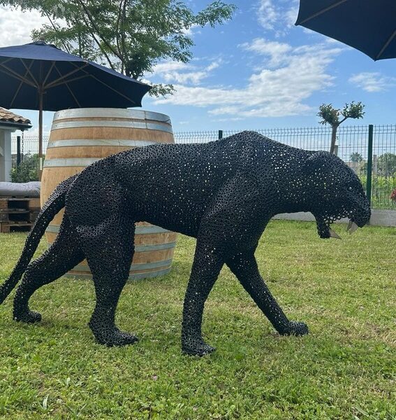 Panthère noire en métal , sculpture contemporaine artisanale
