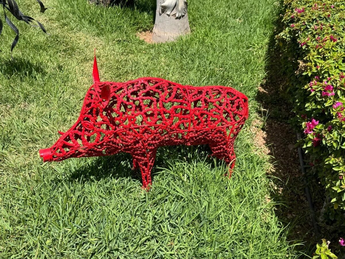 animaux en métal Sanglier en chaîne, métal forgé à la main, sculpture sauvage 2 rouge