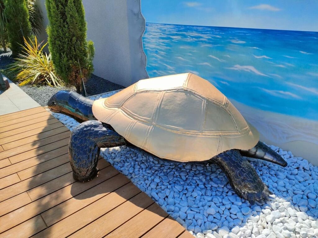 Tortue en métal, sculpture basse et douce pour jardin zen vue 3