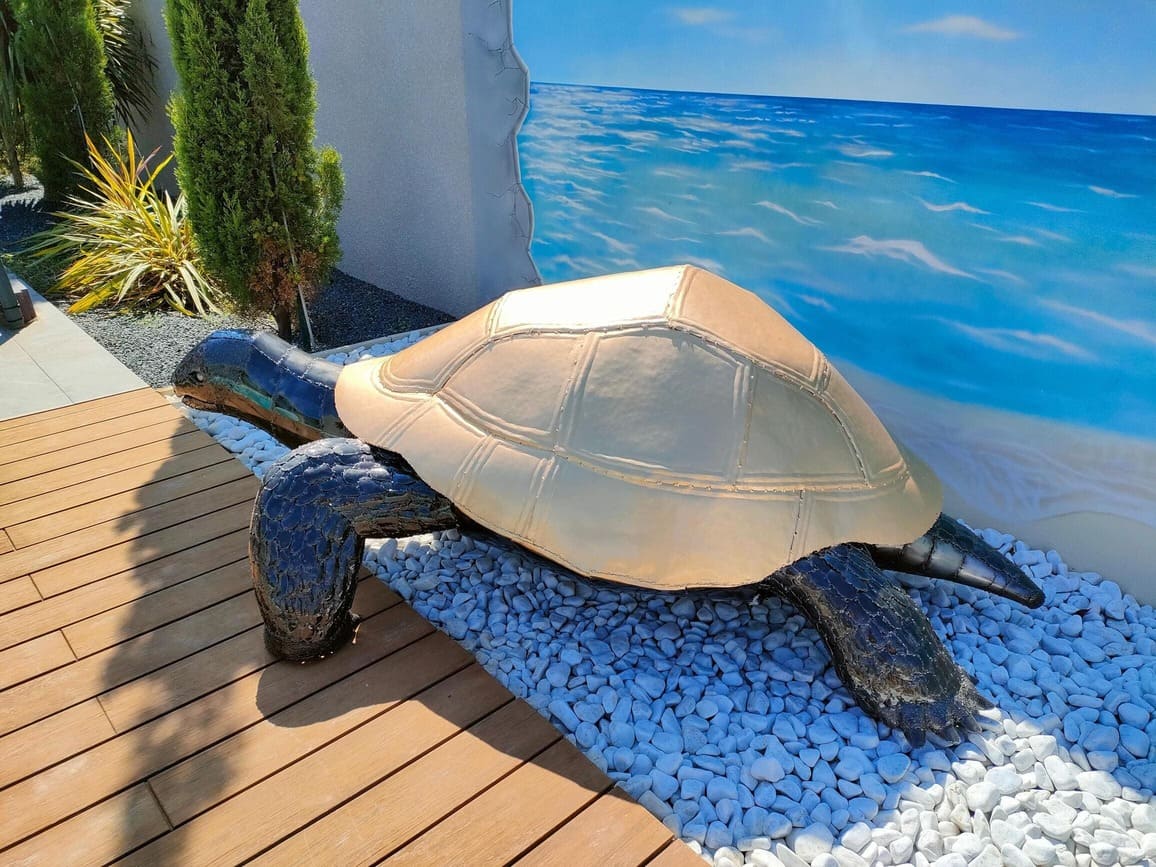 Tortue en métal, sculpture basse et douce pour jardin zen vue 3