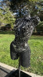 Sculpture Louise en métal recyclé - vue trois quarts