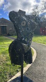 Profil du buste de femme en métal recyclé - sculpture Louise