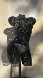 Socle métallique de la sculpture Louise - buste en métal recyclé