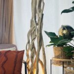Lampe sur pied en bois flotté avec lianes importées de Thaïlande – parfaite pour un salon