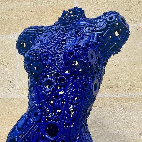 buste-sculpture-femme-métal