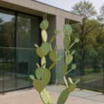 Cactus métallique type opuntia en extérieur moderne