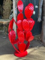 cactus rouge en métal dans nos ateliers