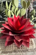 Fleur en métal rouge design