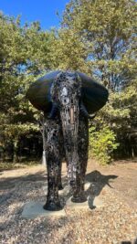 Œuvre artistique d’éléphant fabriquée à partir de métal recyclé