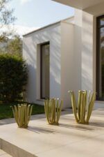 Trois agaves métalliques de différentes tailles en décoration extérieure