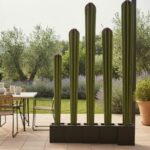 Sculpture en métal vert en forme de cactus, décoration design pour jardin ou terrasse